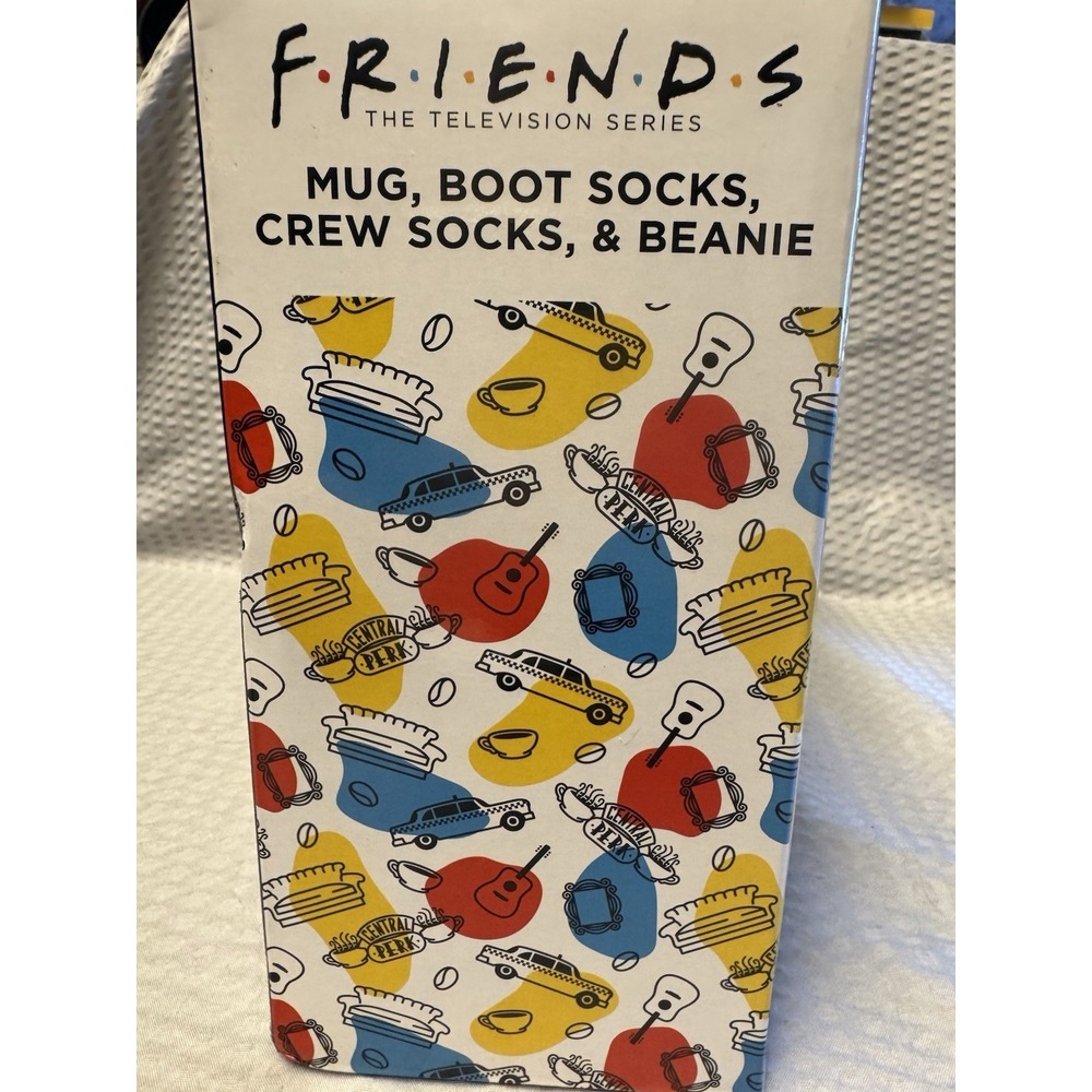 Friends Central Perk Gift Set (Mug, Socks x 2, And Beanie) BRAND NEW - Picture 10 of 10